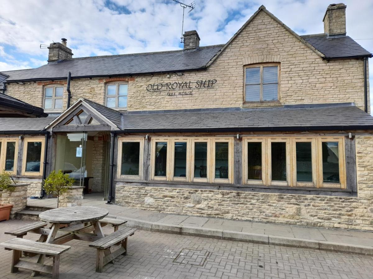 Luckington Cotswold Cottage Bed & Breakfast المظهر الخارجي الصورة