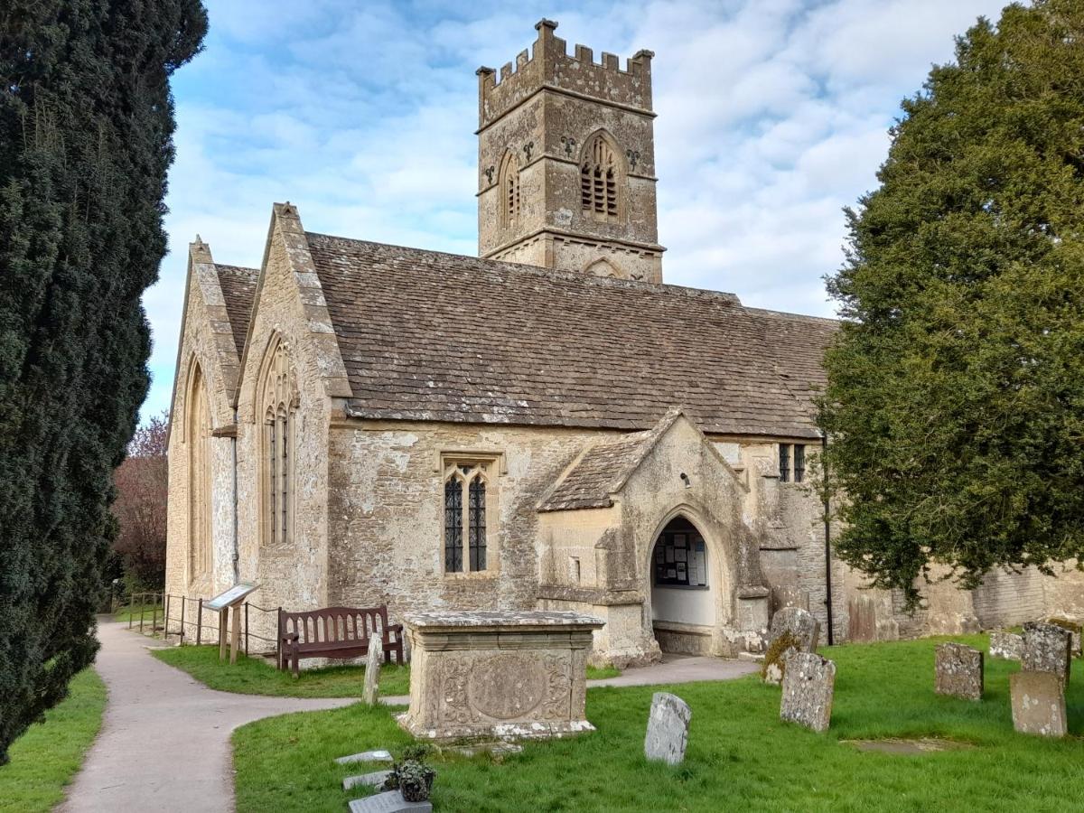 Luckington Cotswold Cottage Bed & Breakfast المظهر الخارجي الصورة
