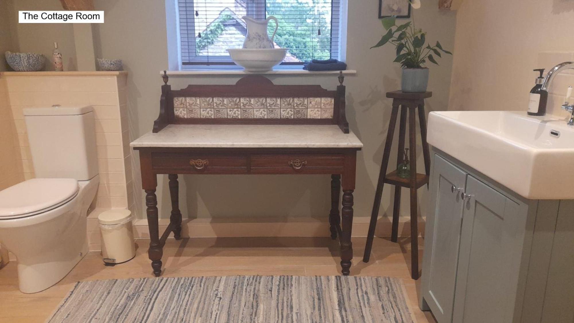Luckington Cotswold Cottage Bed & Breakfast المظهر الخارجي الصورة
