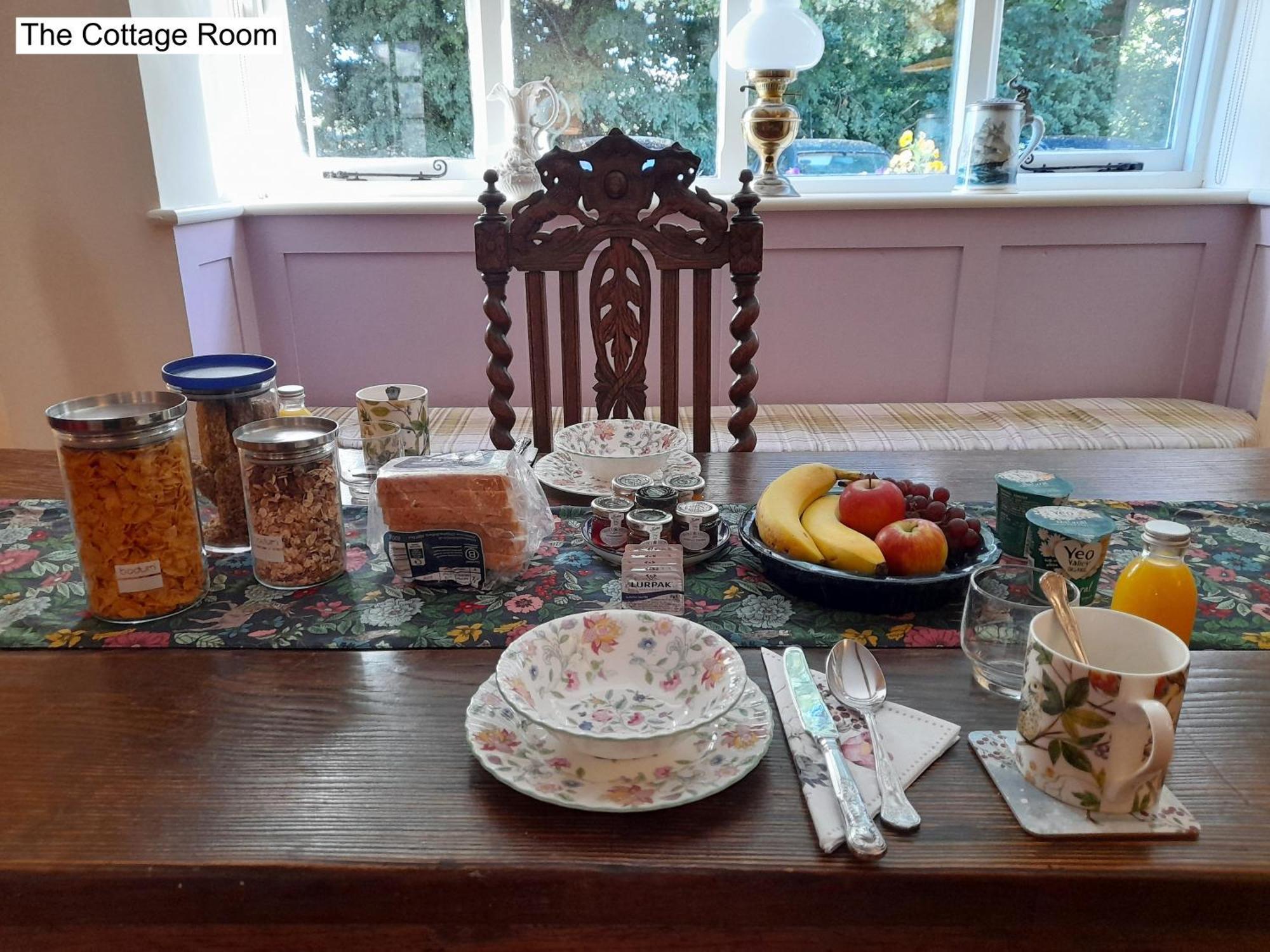 Luckington Cotswold Cottage Bed & Breakfast المظهر الخارجي الصورة