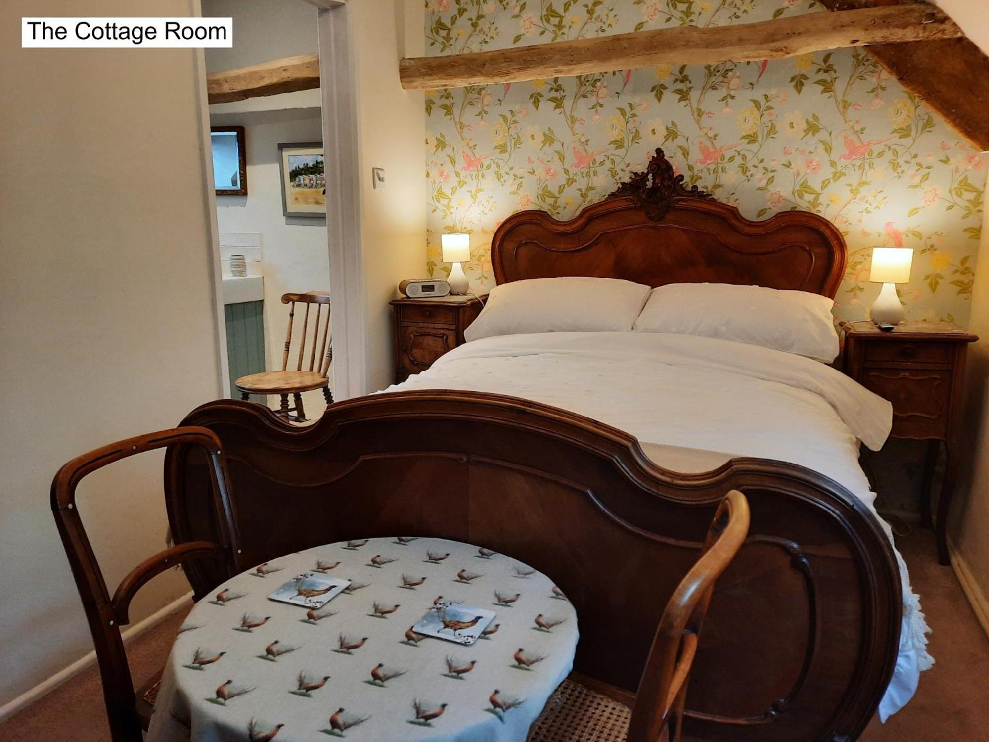 Luckington Cotswold Cottage Bed & Breakfast المظهر الخارجي الصورة