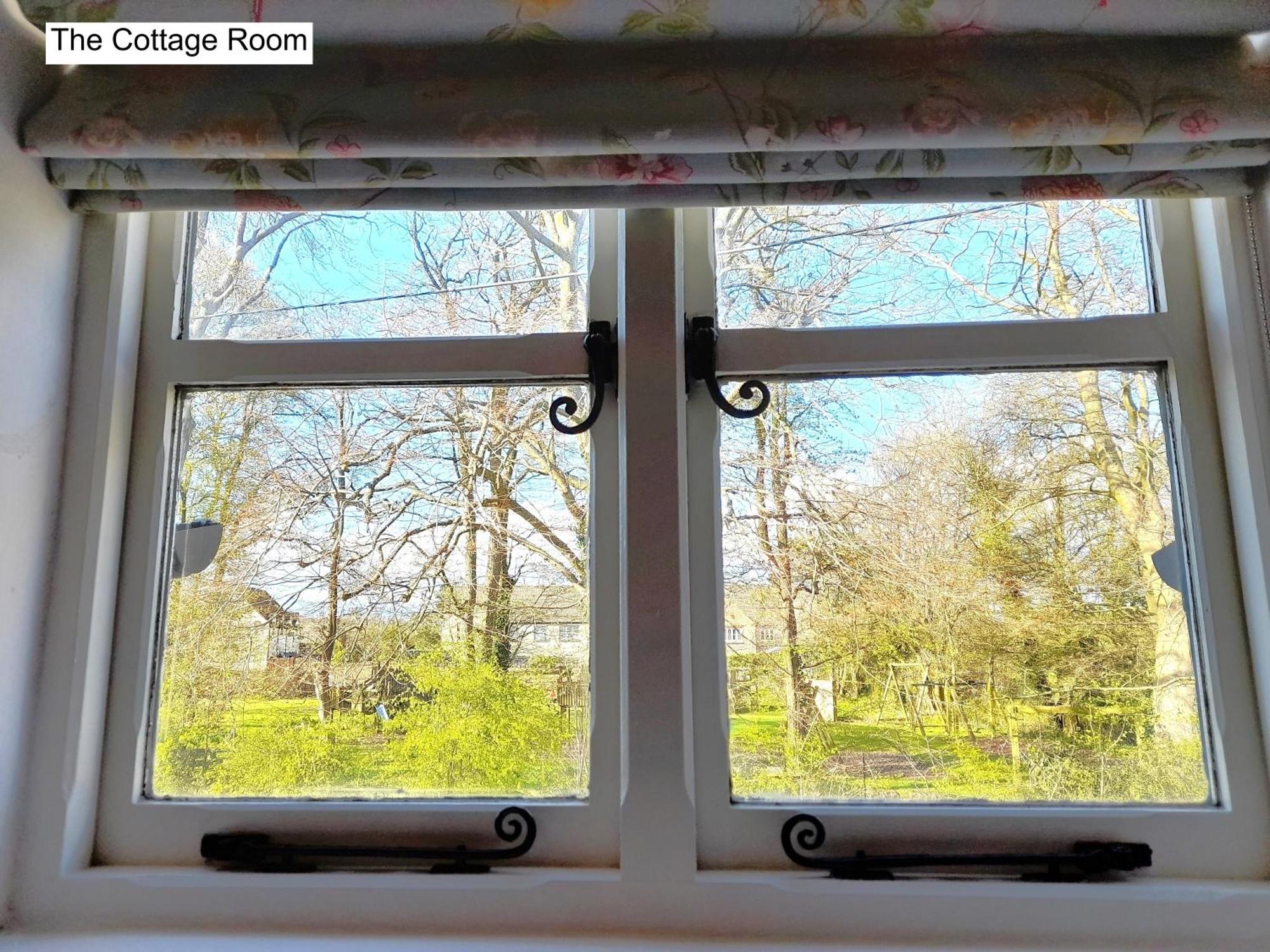 Luckington Cotswold Cottage Bed & Breakfast المظهر الخارجي الصورة