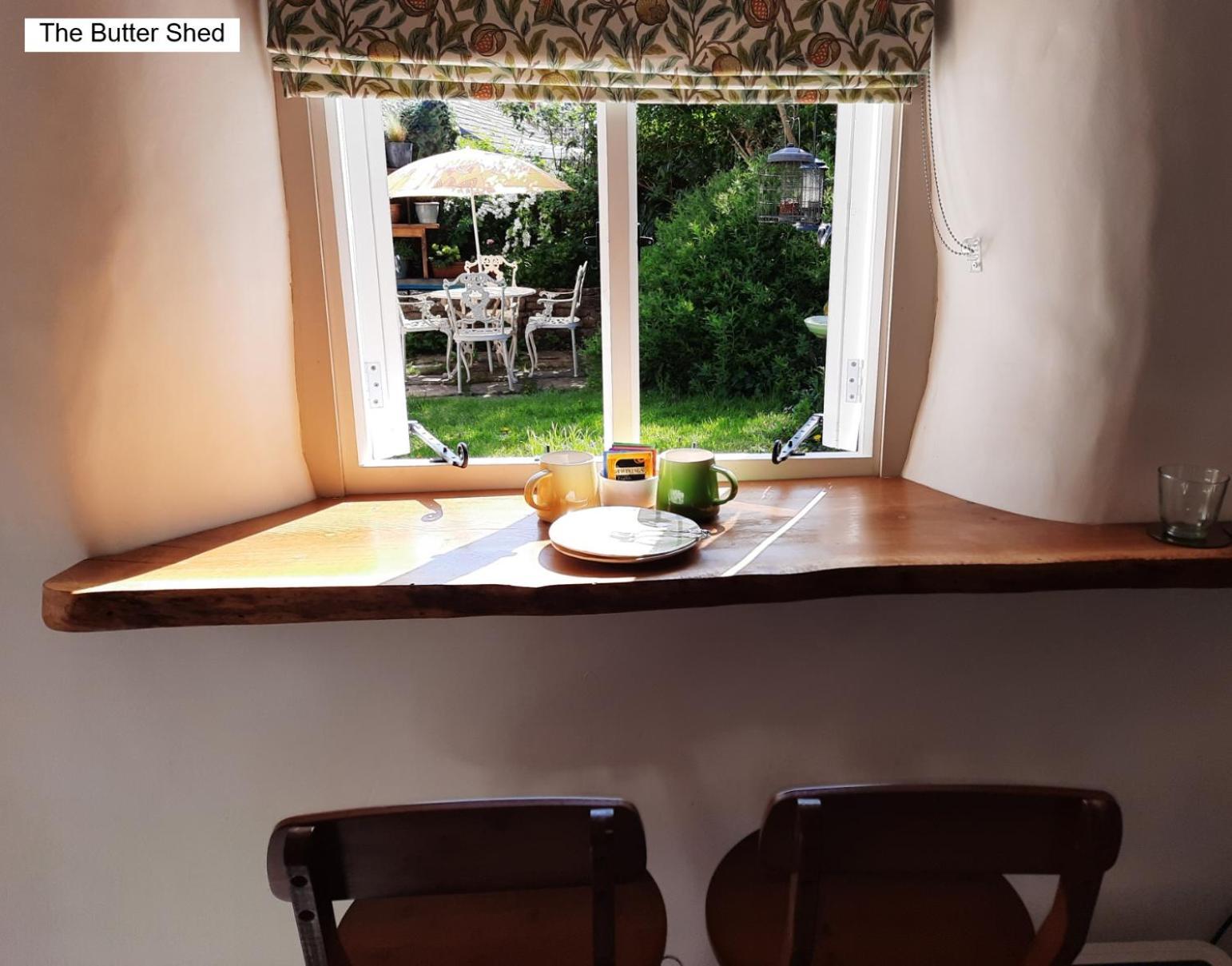 Luckington Cotswold Cottage Bed & Breakfast المظهر الخارجي الصورة