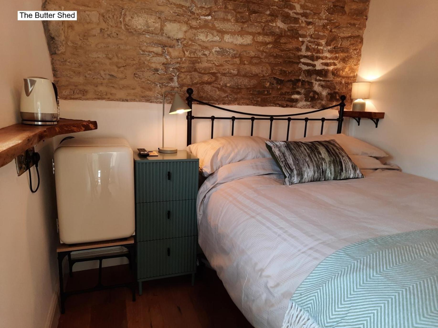 Luckington Cotswold Cottage Bed & Breakfast المظهر الخارجي الصورة